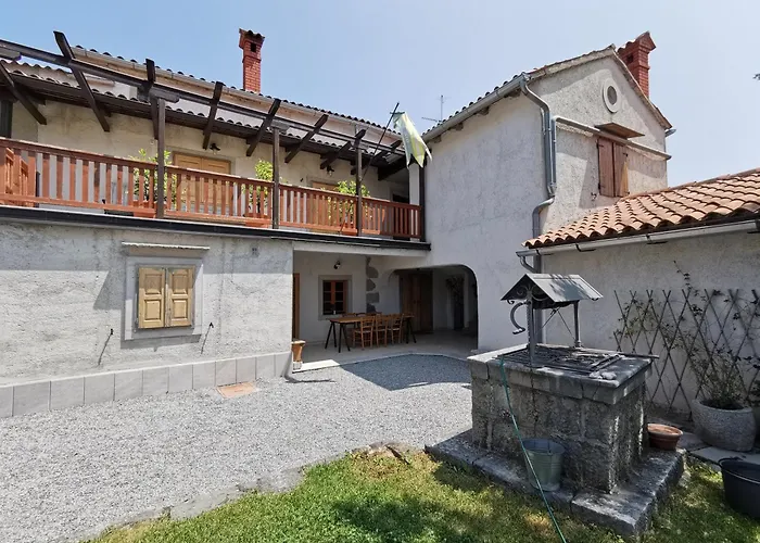 Domus Carstica בית נופש